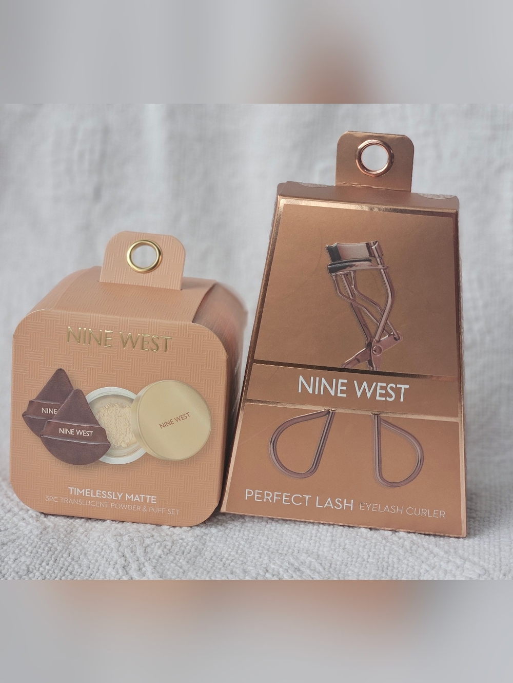 Nine West Lash Eyelash Curler and a Timelessly Matte Translucent Powder